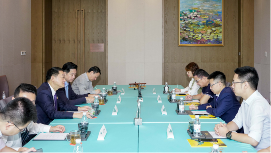 省AG尊时凯龙人生就博集团党委书记、董事长任丁与腾讯“王者荣耀”CTO邓君、腾讯大成网总裁郑亮座谈交流