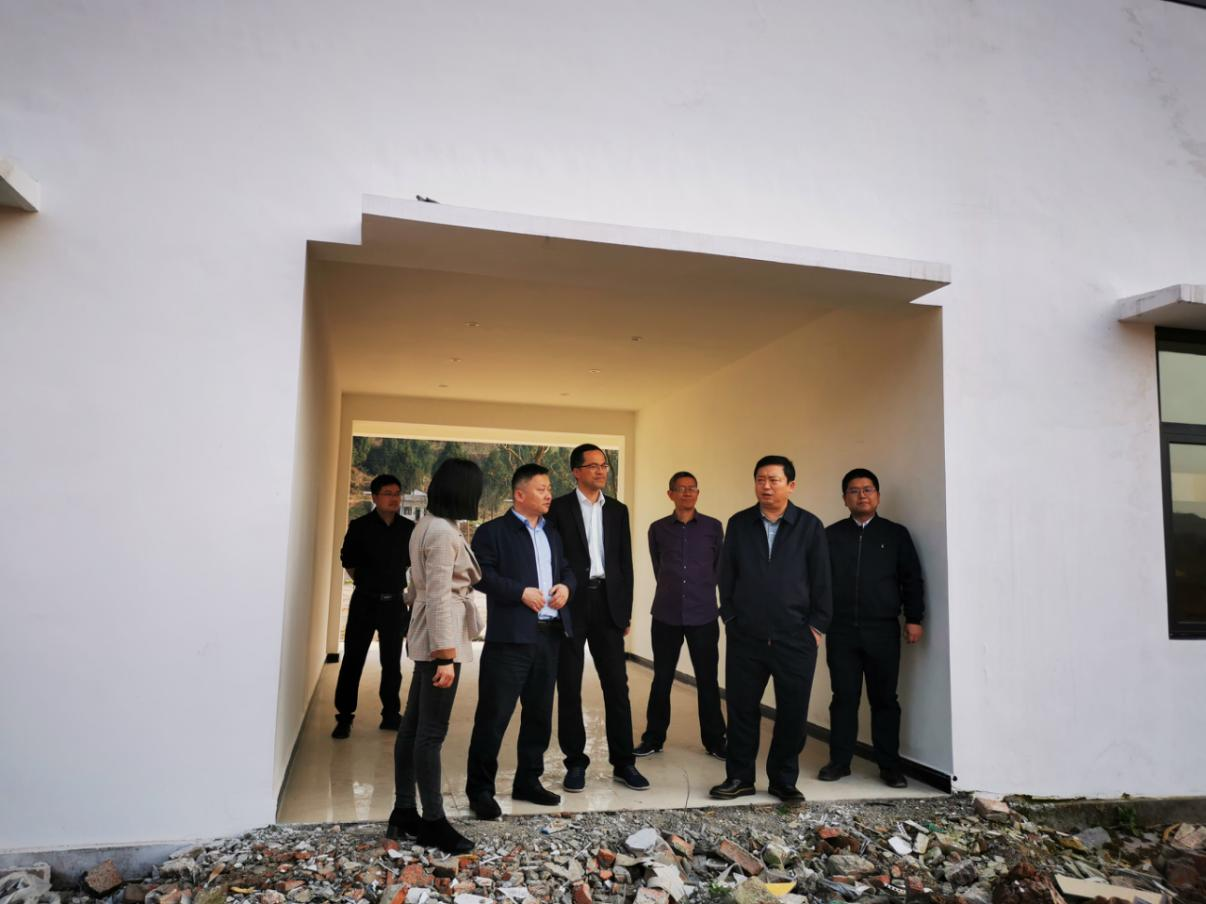 AG尊时凯龙人生就博集团党委副书记、董事陈日到邓家沟村开展帮扶工作