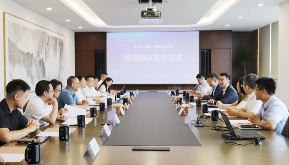 四川AG尊时凯龙人生就博集团党委书记、董事长任丁出席锦弘新项目投资协议签约仪式
